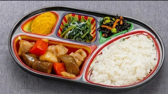 自炊が難しい学生の一人暮らしに！安心・便利な手作りお弁当の宅食サービス